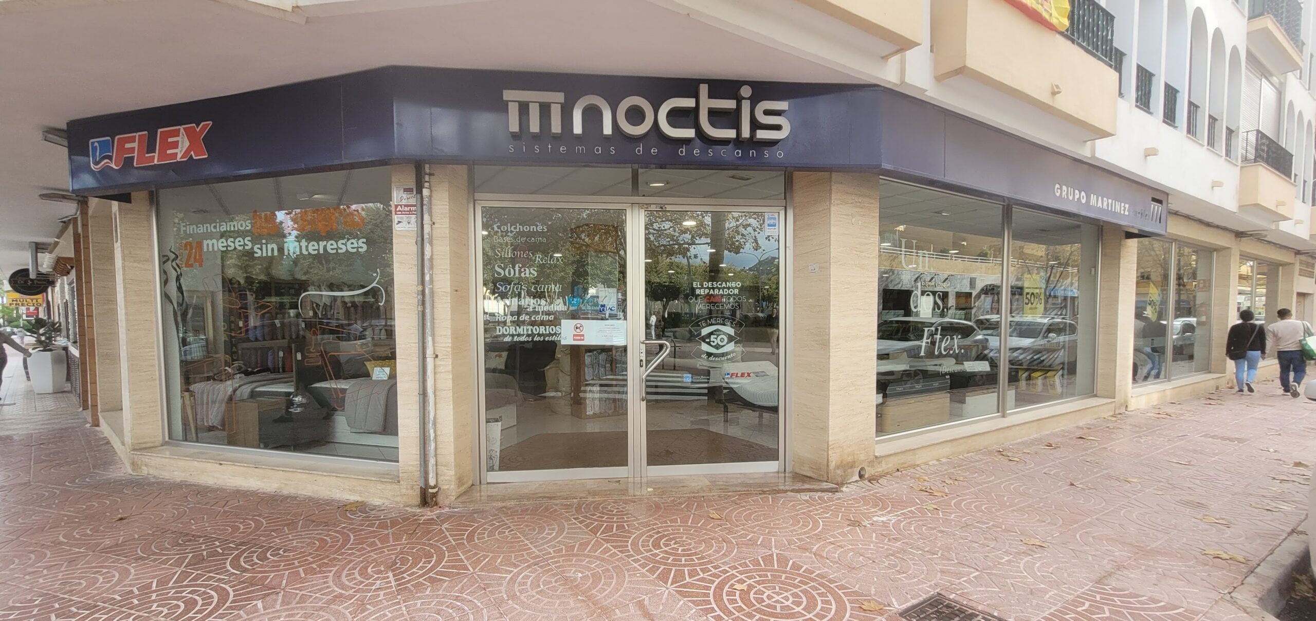 Entrada a la tienda cortinas y espejos en Calpe